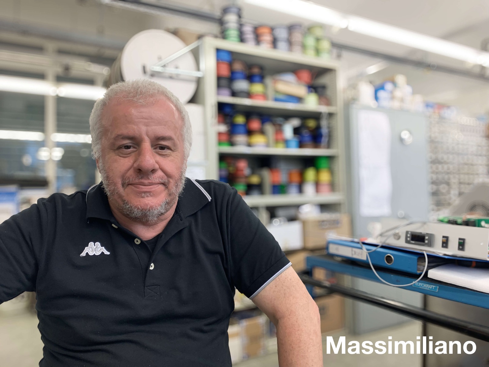Massimiliano, al lavoro in Svizzera